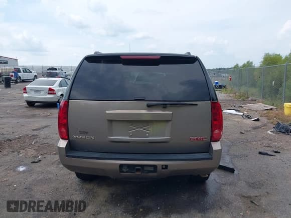 ✅ 2007 GMC Yukon SLE 3SA • VIN: 1GKFC13C97J332010 • Lot: 42862635. Wystawiony na IAAI z przebiegiem 234 604 mil. Bezpłatny archiwum sprzedaży aukcyjnych z USA i szczegółowy raport historii pojazdu na DreamBid. Zdjęcie 17.