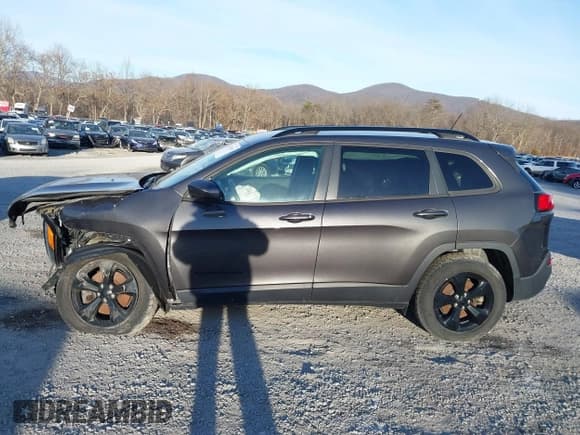 ✅ 2016 Jeep Cherokee Latitude • VIN: 1C4PJMCB4GW218577 • Lot: 37600789. Wystawiony na IAAI z przebiegiem 62 891 mil. Bezpłatny archiwum sprzedaży aukcyjnych z USA i szczegółowy raport historii pojazdu na DreamBid. Zdjęcie 15.