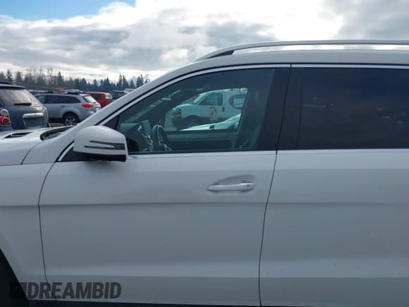 ✅ 2017 Mercedes-Benz GLS 450 • VIN: 4JGDF6EE3HA789446 • Лот: 43806614. Опубликован ранее на IAAI с пробегом 99 860 миль. Бесплатный доступ к архиву аукционных продаж из США и подробный отчёт об истории автомобиля на DreamBid. Изображение 15.