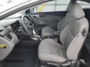 ✅ 2013 Hyundai Elantra SE • VIN: KMHDH6AE4DU018471 • Lot: 88840905. Wystawiony na Copart z przebiegiem 100 836 mil. Bezpłatny archiwum sprzedaży aukcyjnych z USA i szczegółowy raport historii pojazdu na DreamBid. Zdjęcie 7.