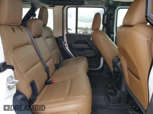 ✅ 2022 Jeep Wrangler Unlimited Sahara Altitude • VIN: 1C4HJXEG3NW148744 • Lot: 70289415. Listed on Copart with 21,630 mi. Free auction sales archive from the USA and detailed vehicle history report at DreamBid. Image 11.