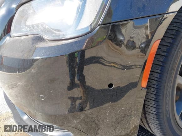 ✅ 2023 Chrysler 300 S • VIN: 2C3CCABG4PH628772 • Lot: 43095063. Listed on IAAI with 55,065 mi. Free auction sales archive from the USA and detailed vehicle history report at DreamBid. Image 6.