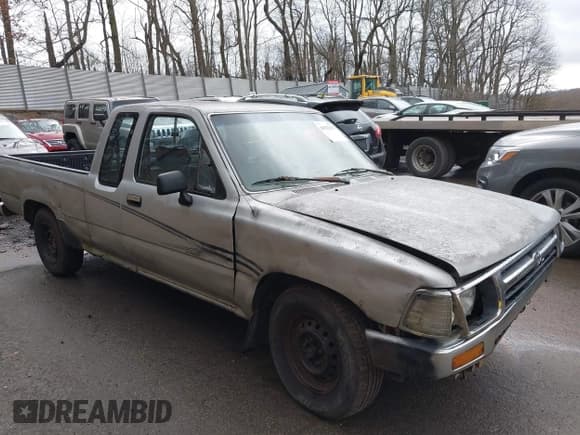 ✅ 1992 Toyota Pickup DLX • VIN: JT4RN93PXN5057323 • Lot: 41927475. Listed on IAAI with 270,675 mi. Free auction sales archive from the USA and detailed vehicle history report at DreamBid. Image 1.