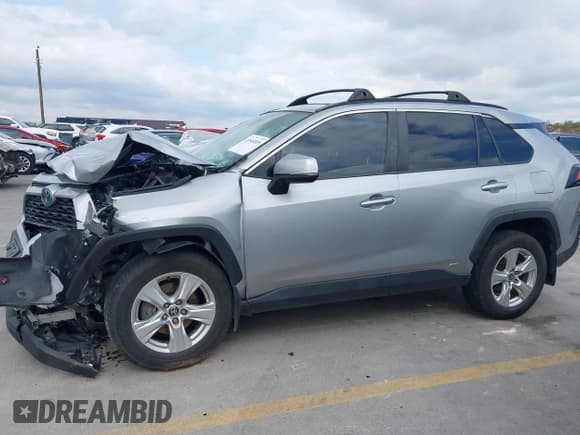 ✅ 2021 Toyota RAV4 Hybrid XLE • VIN: 2T3RWRFV6MW114308 • Lot: 43544009. Listed on IAAI with 111,813 mi. Free auction sales archive from the USA and detailed vehicle history report at DreamBid. Image 14.