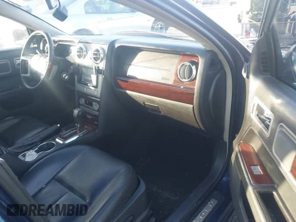 ✅ 2006 Lincoln Zephyr • VIN: 3LNHM26156R611715 • Lot: 41330153. Listed on IAAI with 232,823 mi. Free auction sales archive from the USA and detailed vehicle history report at DreamBid. Image 5.