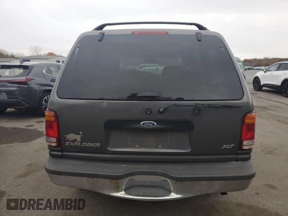 ✅ 1998 Ford Explorer XLT • VIN: 1FMZU35P9WUB58658 • Lot: 90348945. Listed on Copart with 235,399 mi. Free auction sales archive from the USA and detailed vehicle history report at DreamBid. Image 6.