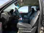 2013 Chevrolet Tahoe LTZ z VIN 1GNSKCE01DR257321, wystawiony jako Copart lot #65388095 z przebiegiem 131 835 mil mil oraz Szkoda całkowita • Salvage title. Historia ofert i sprzedaży dostępna na DreamBid. Obrazek 7.