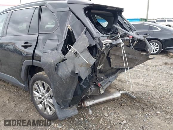 ✅ 2024 Toyota RAV4 XLE Premium • VIN: 2T3C1RFV7RW317400 • Lot: 43571076. Wystawiony na IAAI z przebiegiem 20 215 mil. Bezpłatny archiwum sprzedaży aukcyjnych z USA i szczegółowy raport historii pojazdu na DreamBid. Zdjęcie 18.