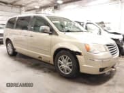 ✅ 2010 Chrysler Town & Country Limited • VIN: 2A4RR7DX5AR386462 • Lot: 41781713. Wystawiony na IAAI z przebiegiem 183 091 mil. Bezpłatny archiwum sprzedaży aukcyjnych z USA i szczegółowy raport historii pojazdu na DreamBid. Zdjęcie 1.