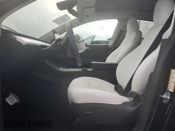 ✅ 2024 Tesla Model Y Performance • VIN: 7SAYGDEF7RF059292 • Lot: 85135115. Wystawiony na Copart z przebiegiem 9 587 mil. Bezpłatny archiwum sprzedaży aukcyjnych z USA i szczegółowy raport historii pojazdu na DreamBid. Zdjęcie 7.