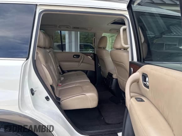 ✅ 2018 Nissan Armada SV • VIN: JN8AY2ND0JX003286 • Lot: 43032431. Wystawiony na IAAI z przebiegiem 207 140 mil. Bezpłatny archiwum sprzedaży aukcyjnych z USA i szczegółowy raport historii pojazdu na DreamBid. Zdjęcie 8.