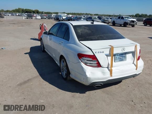 ✅ 2014 Mercedes-Benz C 250 Sport • VIN: WDDGF4HB3EG215256 • Lot: 43426875. Wystawiony na IAAI z przebiegiem 117 070 mil. Bezpłatny archiwum sprzedaży aukcyjnych z USA i szczegółowy raport historii pojazdu na DreamBid. Zdjęcie 3.