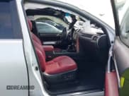 ✅ 2020 Lexus GX 460 Premium • VIN: JTJAM7BX5L5264749 • Lot: 43266527. Wystawiony na IAAI z przebiegiem 61 141 mil. Bezpłatny archiwum sprzedaży aukcyjnych z USA i szczegółowy raport historii pojazdu na DreamBid. Zdjęcie 5.