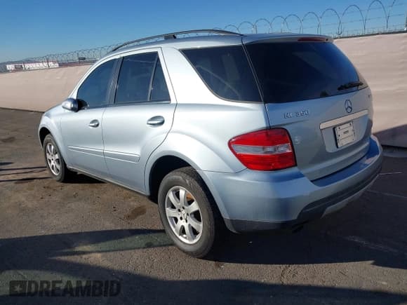 ✅ 2007 Mercedes-Benz M 350 • VIN: 4JGBB86E57A204426 • Lot: 43841167. Listed on IAAI with 198,541 mi. Free auction sales archive from the USA and detailed vehicle history report at DreamBid. Image 3.