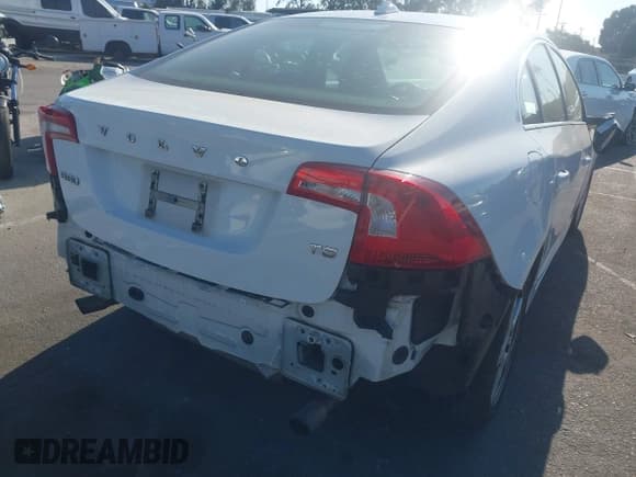 ✅ 2012 Volvo S60 T5 • VIN: YV1622FSXC2081732 • Lot: 43127850. Wystawiony na IAAI z przebiegiem 152 186 mil. Bezpłatny archiwum sprzedaży aukcyjnych z USA i szczegółowy raport historii pojazdu na DreamBid. Zdjęcie 6.