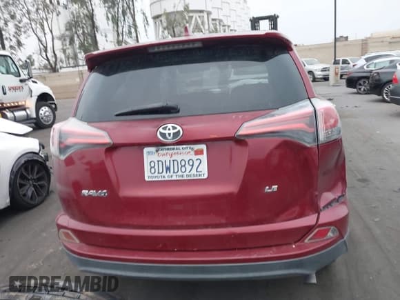 ✅ 2018 Toyota RAV4 LE • VIN: 2T3ZFREV1JW466452 • Lot: 43619307. Wystawiony na IAAI z przebiegiem 172 910 mil. Bezpłatny archiwum sprzedaży aukcyjnych z USA i szczegółowy raport historii pojazdu na DreamBid. Zdjęcie 17.