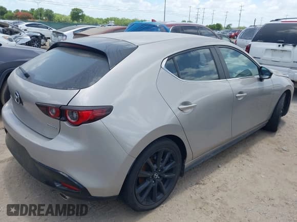 ✅ 2025 Mazda 3 S Select Sport • VIN: JM1BPAKM1S1752670 • Lot: 42561373. Wystawiony na IAAI z przebiegiem 24 294 mil. Bezpłatny archiwum sprzedaży aukcyjnych z USA i szczegółowy raport historii pojazdu na DreamBid. Zdjęcie 4.