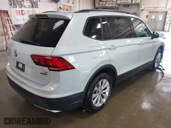 ✅ 2018 Volkswagen Tiguan S • VIN: 3VV0B7AX5JM108371 • Lot: 43047823. Listed on IAAI with 80,531 mi. Free auction sales archive from the USA and detailed vehicle history report at DreamBid. Image 4.