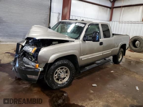 ✅ 2003 Chevrolet Silverado 2500HD LS • VIN: 1GCHK29U83E149472 • Lot: 90380385. Wystawiony na Copart z przebiegiem Nie podano. Bezpłatny archiwum sprzedaży aukcyjnych z USA i szczegółowy raport historii pojazdu na DreamBid. Zdjęcie 1.