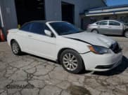 ✅ 2013 Chrysler 200 Touring • VIN: 1C3BCBEB3DN560100 • Lot: 87376905. Wystawiony na Copart z przebiegiem 198 945 mil. Bezpłatny archiwum sprzedaży aukcyjnych z USA i szczegółowy raport historii pojazdu na DreamBid. Zdjęcie 4.