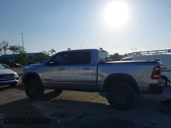 ✅ 2021 Ram 1500 Rebel • VIN: 1C6SRFLT3MN778445 • Lot: 42209255. Wystawiony na IAAI z przebiegiem 48 125 mil. Bezpłatny archiwum sprzedaży aukcyjnych z USA i szczegółowy raport historii pojazdu na DreamBid. Zdjęcie 14.