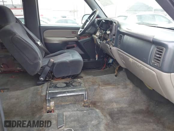 2000 Chevrolet Suburban LT с VIN 3GNFK16T4YG152972, выставлен на аукционе IAAI как лот 42171645 с пробегом Не указан миль и . История ставок и продаж доступна на DreamBid. Изображение 5.