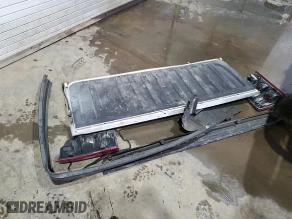 ✅ 2008 Chevrolet Silverado 1500 Work Truck • VIN: 1GCEK14C18Z103431 • Lot: 70620324. Listed on Copart with 150,579 mi. Free auction sales archive from the USA and detailed vehicle history report at DreamBid. Image 12.