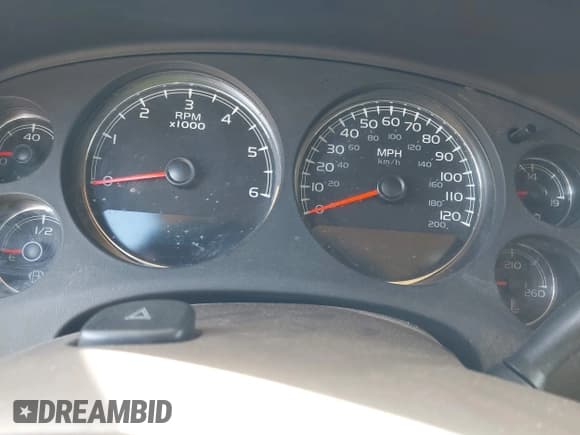 ✅ 2009 Chevrolet Suburban 2LT • VIN: 1GNFC26009R288185 • Lot: 43570123. Wystawiony na IAAI z przebiegiem 270 538 mil. Bezpłatny archiwum sprzedaży aukcyjnych z USA i szczegółowy raport historii pojazdu na DreamBid. Zdjęcie 7.