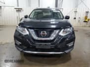 ✅ 2018 Nissan Rogue S • VIN: JN8AT2MT2JW461876 • Лот: 62910865. Опубликован ранее на Copart с пробегом 75 478 миль. Бесплатный доступ к архиву аукционных продаж из США и подробный отчёт об истории автомобиля на DreamBid. Изображение 5.