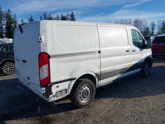 ✅ 2021 Ford Transit Cargo • VIN: 1FTYE1Y89MKA16809 • Lot: 41643195. Listed on IAAI with 7,407 mi. Free auction sales archive from the USA and detailed vehicle history report at DreamBid. Image 4.