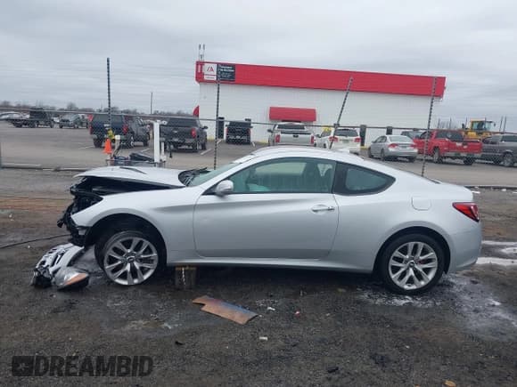 ✅ 2016 Hyundai Genesis Coupe 3.8L Base • VIN: KMHHT6KJ3GU132901 • Lot: 41525043. Wystawiony na IAAI z przebiegiem 94 012 mil. Bezpłatny archiwum sprzedaży aukcyjnych z USA i szczegółowy raport historii pojazdu na DreamBid. Zdjęcie 14.
