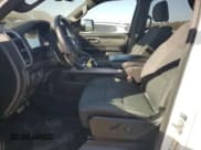 ✅ 2023 Ram 1500 Big Horn • VIN: 1C6SRFFT7PN581049 • Lot: 92657505. Wystawiony na Copart z przebiegiem 79 531 mil. Bezpłatny archiwum sprzedaży aukcyjnych z USA i szczegółowy raport historii pojazdu na DreamBid. Zdjęcie 7.