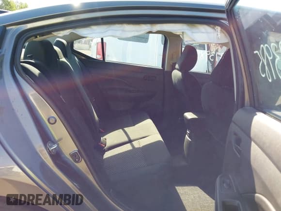 ✅ 2024 Nissan Versa S • VIN: 3N1CN8DV4RL844161 • Lot: 42973985. Wystawiony na IAAI z przebiegiem 5 314 mil. Bezpłatny archiwum sprzedaży aukcyjnych z USA i szczegółowy raport historii pojazdu na DreamBid. Zdjęcie 8.