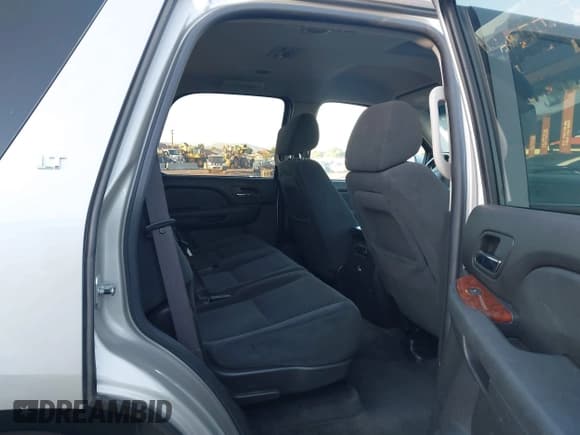 ✅ 2007 Chevrolet Tahoe LTZ • VIN: 1GNFK13097R161837 • Lot: 43416059. Listed on IAAI with 187,566 mi. Free auction sales archive from the USA and detailed vehicle history report at DreamBid. Image 8.