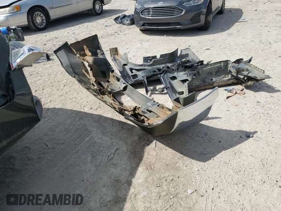 ✅ 2016 Chevrolet Silverado 2500HD LT • VIN: 1GC1KVEG8GF204585 • Lot: 69749705. Wystawiony na Copart z przebiegiem 194 911 mil. Bezpłatny archiwum sprzedaży aukcyjnych z USA i szczegółowy raport historii pojazdu na DreamBid. Zdjęcie 12.