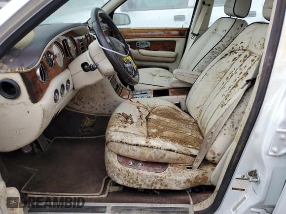 ✅ 2008 Bentley Arnage • VIN: SCBLC47J38CX12882 • Lot: 75646314. Wystawiony na Copart z przebiegiem Nie podano. Bezpłatny archiwum sprzedaży aukcyjnych z USA i szczegółowy raport historii pojazdu na DreamBid. Zdjęcie 7.