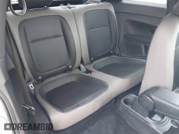 ✅ 2015 Volkswagen Beetle Fleet Edition • VIN: 3VWF17AT2FM637189 • Lot: 41457576. Listed on IAAI with 116,822 mi. Free auction sales archive from the USA and detailed vehicle history report at DreamBid. Image 8.