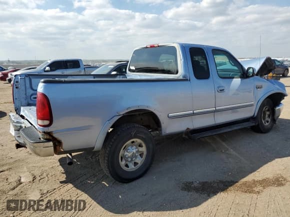 ✅ 1998 Ford F-250 • VIN: 1FTPX28L6WKB05420 • Lot: 72421204. Listed on Copart with 166,399 mi. Free auction sales archive from the USA and detailed vehicle history report at DreamBid. Image 3.