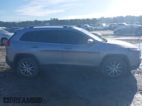 ✅ 2018 Jeep Cherokee Limited • VIN: 1C4PJLDB9JD565897 • Lot: 43402784. Wystawiony na IAAI z przebiegiem 147 577 mil. Bezpłatny archiwum sprzedaży aukcyjnych z USA i szczegółowy raport historii pojazdu na DreamBid. Zdjęcie 13.
