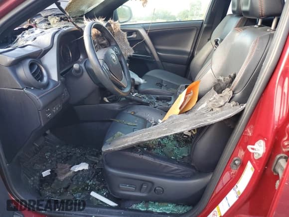 ✅ 2018 Toyota RAV4 SE • VIN: 2T3JFREV8JW714418 • Лот: 70468105. Опубликован ранее на Copart с пробегом Не указан. Бесплатный доступ к архиву аукционных продаж из США и подробный отчёт об истории автомобиля на DreamBid. Изображение 7.