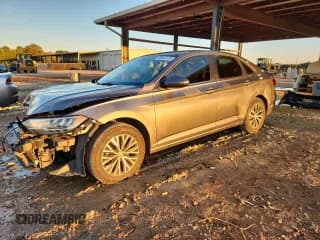 ✅ 2021 Volkswagen Jetta S • VIN: 3VWC57BU2MM030513 • Lot: 89445125. Wystawiony na Copart z przebiegiem 94 566 mil. Bezpłatny archiwum sprzedaży aukcyjnych z USA i szczegółowy raport historii pojazdu na DreamBid. Zdjęcie 1.