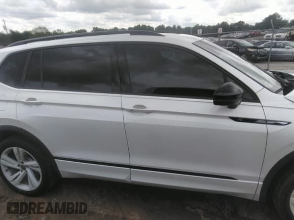 ✅ 2024 Volkswagen Tiguan SE R-Line Black • VIN: 3VVCB7AX3RM077940 • Lot: 42970403. Listed on IAAI with 9,018 mi. Free auction sales archive from the USA and detailed vehicle history report at DreamBid. Image 13.