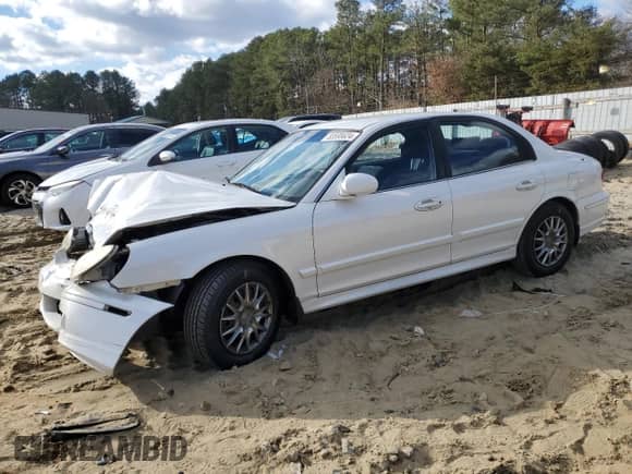 2004 Hyundai Sonata z VIN KMHWF25SX4A041939, wystawiony jako Copart lot #83595624 z przebiegiem 143 228 mil mil oraz Szkoda całkowita • Salvage title. Historia ofert i sprzedaży dostępna na DreamBid. Obrazek 1.