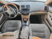 ✅ 2003 Honda Accord EX • VIN: 1HGCM56653A025471 • Lot: 81860975. Wystawiony na Copart z przebiegiem 258 215 mil. Bezpłatny archiwum sprzedaży aukcyjnych z USA i szczegółowy raport historii pojazdu na DreamBid. Zdjęcie 8.