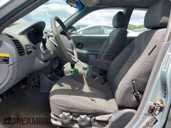 2004 Hyundai Accent GL z VIN KMHCG45C94U574027, wystawiony jako Copart lot #57463905 z przebiegiem 139 595 mil mil oraz Szkoda całkowita • Salvage title. Historia ofert i sprzedaży dostępna na DreamBid. Obrazek 7.