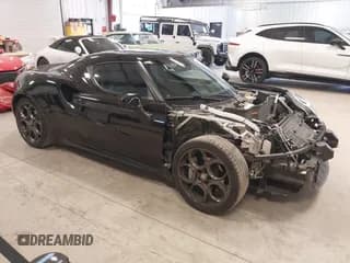 ✅ 2018 Alfa Romeo 4C • VIN: ZARBAAA40JM262002 • Lot: 42563583. Wystawiony na IAAI z przebiegiem 57 371 mil. Bezpłatny archiwum sprzedaży aukcyjnych z USA i szczegółowy raport historii pojazdu na DreamBid. Zdjęcie 1.