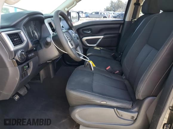 ✅ 2017 Nissan Titan S • VIN: 1N6AA1EK2HN531438 • Lot: 93061545. Listed on Copart with 172,005 mi. Free auction sales archive from the USA and detailed vehicle history report at DreamBid. Image 7.