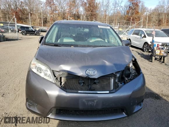 ✅ 2014 Toyota Sienna LE • VIN: 5TDKK3DC1ES521838 • Lot: 91239805. Listed on Copart with 139,460 mi. Free auction sales archive from the USA and detailed vehicle history report at DreamBid. Image 5.