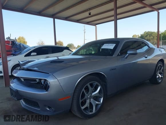 ✅ 2015 Dodge Challenger SXT Plus • VIN: 2C3CDZBGXFH700231 • Lot: 43407846. Wystawiony na IAAI z przebiegiem 129 305 mil. Bezpłatny archiwum sprzedaży aukcyjnych z USA i szczegółowy raport historii pojazdu na DreamBid. Zdjęcie 17.