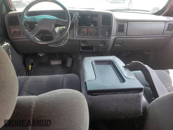 ✅ 2004 Chevrolet Silverado 1500 LS • VIN: 2GCEC19TX41373024 • Lot: 62251884. Wystawiony na Copart z przebiegiem 199 363 mil mil. Skorzystaj z bezpłatnego archiwum sprzedaży aukcyjnych z USA i zobacz szczegółowy raport historii pojazdu na DreamBid. Zdjęcie 8.